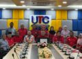 ROZABIL Abd. Rahman (tengah) bergambar bersama barisan kepemimpinan UMNO Perlis selepas Mesyuarat Perhubungan UMNO negeri di Kangar, Perlis hari ini.-UTUSAN/MOHD. HAFIZ ABD. MUTALIB