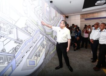 ANTHONY Loke Siew Fook hadir pada sesi pembentangan Laporan Prestasi 2025 dan Pelan 2026 Prasarana Malaysia Berhad (Prasarana) di Ara Damansara, Petaling Jaya. -UTUSAN/AFIQ RAZALI
