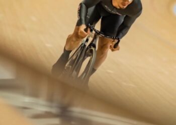 Pelumba yang digelar The Pocket Rocketman itu menampilkan kayuhan bertenaga untuk menundukkan wakil Korea Selatan, Kim Geunwoo, dalam aksi final yang berlangsung sengit.-IHSAN FB AZIZULHASNI