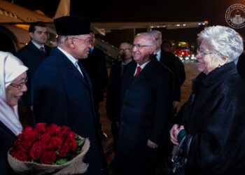 ANWAR Ibrahim tiba di Lapangan Terbang Antarabangsa Ankara Esenboga bagi memulakan lawatan kerja rasmi di Republik Turkiye. -PEJABAT PERDANA MENTERI/IZZUDDIN ABD RADZAK