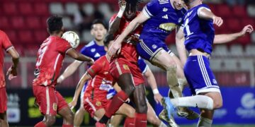 AKSI ketika Sabah FC menentang Kelantan TRW dalam aksi Liga Super di Stadium Sultan Muhammad IV, kelmarin.-IHSAN SABAH FC