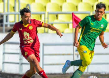 AKSI ketika Negeri Sembilan FC menentang Imigresen FC pada aksi pertama pusingan 16 Piala Malaysia kelmarin.-IHSAN MFL