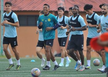 PEMAIN NSFC menjalani latihan menjelang aksi berdepan Kucning City dalam saingan Liga Super.-IHSAN NSFC