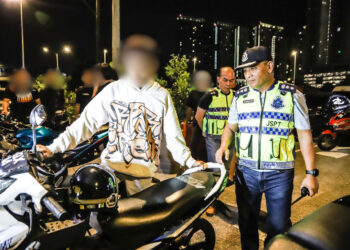 KETUA JSPT KL, ACP MOHD ZAMZURI MOHD ISA ketika Op Samseng Jalanan di Lebuh Raya DUKE, Sentul menghala Gombak pagi tadi.