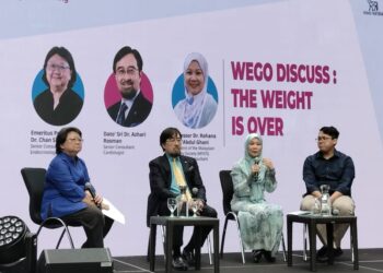 Chan Siew Peng, Azhari Rosman, Rohana Abdul Ghani dan Ayob pada sesi perkongsian pengalaman atasi obesiti pada majlis pelancaran Ubat Obesiti Wegovy® (Semaglutide 2.4mg) oleh Nordisk, di sini hari ini. - UTUSAN/ HALINA MD NOOR