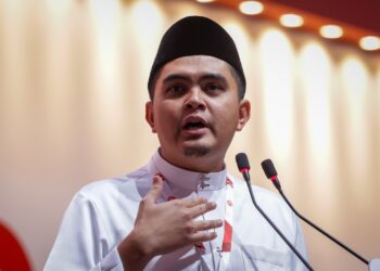 MUHAMAD Akmal Saleh ketika ucapan dasar Ketua Pemuda UMNO sempena Perhimpunan Agung UMNO (PAU), di sini hari ini.