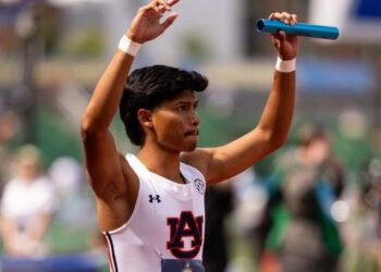 Muhammad Amir Izwan Tan Abdullah antara individu yang bertanggungjawab mencungkil bakat pelari pecut negara, Muhammad Azeem Fahmi.  - FB AZEEM FAHMI