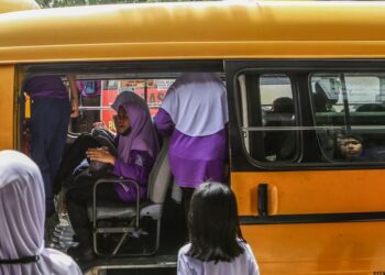 IBU bapa perlu memilih menggunakan bas sekolah berlesen bagi menjamin keselamatan anak yang menggunakan perkhidmatan itu.