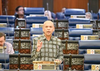 ARMIZAN Mohd. Ali menjawab soalan pada Waktu Pertanyaan-pertanyaan Menteri (MQT) di Dewan Rakyat, semalam.