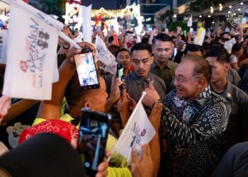 ANWAR Ibrahim semasa Sambutan Tahun Baharu 2026 menerusi Majlis Tahun Melawat Malaysia (TMM) 2026 Countdown Festival, malam tadi. - FB ANWAR IBRAHIM