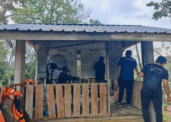 OPERASI mencari dan menyelamat giat dijalankan oleh pasukan penyelamat bagi mengesan mangsa di Pusat Rekreasi Jeram Besu, Sega dekat Raub, Pahang. 