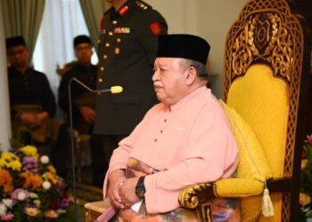 TUANKU Syed Sirajuddin Jamalullail pada Majlis Pelantikan dan Istiadat Angkat Sumpah Jawatan Exco Kerajaan Negeri di Istana Arau, Perlis, hari ini. -UTUSAN/ASYRAF MUHAMMAD