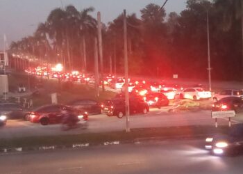 KESESAKAN lalu lintas yang dihadapi oleh penduduk Taman Pinggiran Senawang, Seremban, Negeri Sembilan pada setiap pagi yang sudah berlarutan sejak 10 tahun.