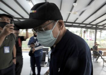 LONG Sa Kow didenda RM9,000 oleh Mahkamah Majistret, Johor Bahru, Johor selepas mengaku bersalah mempamerkan nombor pendaftaran yang bukan milik kenderaannya. - UTUSAN/RAJA JAAFAR ALI