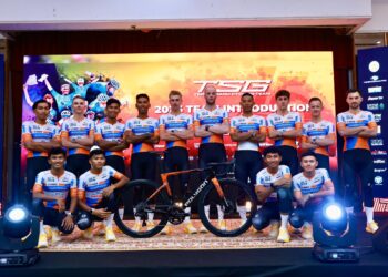 BARISAN pelumba pasukan berbasikal Terengganu Cycling Team (TSG) pada Majlis Memperkenalkan Pasukan Terengganu Cycling Team (TSG) 2026 di sebuah hotel di Kuala Terengganu, Terengganu. -UTUSAN/PUQTRA HAIRRY