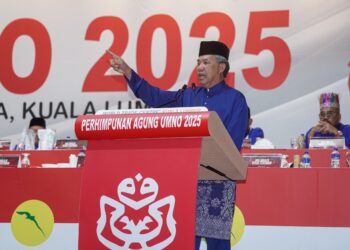 MOHAMAD Hasan ketika memberikan ucapan penggulungan sempena Perhimpunan Agung UMNO (PAU) 2025 di Pusat Dagangan Dunia (WTC) di sini, hari ini. - UTUSAN/ISKANDAR ISHAK
