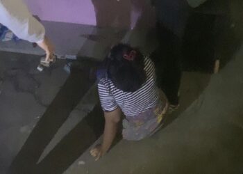 WANITA warga Indonesia yang terjatuh dari siling tingkat tiga di Taman Emas, Cheras, Kuala Lumpur hari ini.