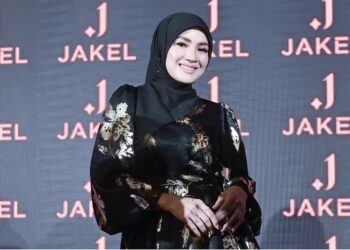 Fazura pada Jakel 4nomena Raya 2026 di Jakel Mall Kuala Lumpur hari ini. - UTUSAN/SYAKIR RADIN