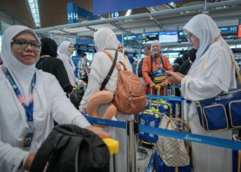 PENGGUNAAN AI mestilah berlandaskan nilai integriti, ketelusan, serta menghormati hak asasi individu. – AFP