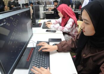 SEBANYAK 860 daripada program akademik Ijazah Sarjana Muda yang ditawarkan di UA telah mengintegrasikan sekurang-kurangnya satu kursus berkaitan teknologi AI.
