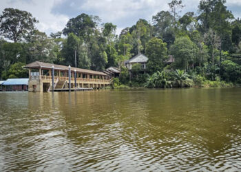 TASIK Chini di Pahang dipercayai pernah menjadi pusat penempatan dan kekuasaan sebuah kerajaan silam.