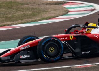 Lewis Hamilton menguji jentera Ferrari SF-26 di litar Fiorano, Modenese, baru-baru ini. - AFP