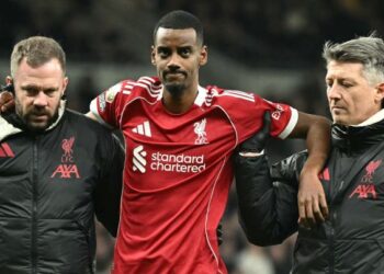 Liverpool terpaksa melupakan khidmat penyerangnya, Alexander Isak yang akan berehat panjang gara-gara patah kaki semasa menentang Tottenham Hotspur sebelum ini. - AFP