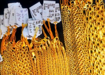 HARGA emas mengalami pembetulan teknikal selepas meningkat tinggi beberapa minggu lalu, namun akan naik kembali kerana asas pertumbuhan yang kuat.-GAMBAR HIASAN