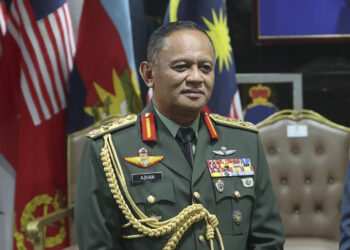 Panglima Tentera Darat, Jeneral Datuk Azhan Md Othman hadri ketika majlis pemakaian Pangkat Panglima Tentera Darat Ke-31 di Wisma Kementerian Pertahanan di sini hari ini. GAMBAR - AMIR KHALID