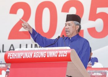 MOHAMAD Hasan memberikan ucapan penggulungan sempena Perhimpunan Agung UMNO (PAU) 2025 di Pusat Dagangan Dunia (WTC) semalam.