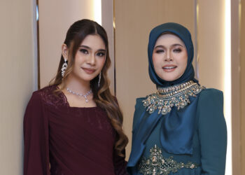 KUALA LUMPUR, 27 JANUARI 2026 - Sesi fotografi bersama selebriti, Sharifah Zarina bersama anaknya, Athalya  ketika sesi rakaman Pesta Raya TVS Celebrity di Connexion The Vertical, Bangsar di sini hari ini. GAMBAR - AMIR KHALID / PEMBERITA - FAIZAL ( UTUSAN ) / EMIRA ( KOSMO )