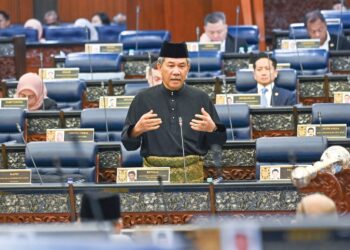 MOHAMAD Hasan ketika sesi soal jawab lisan di Dewan Rakyat, semalam.