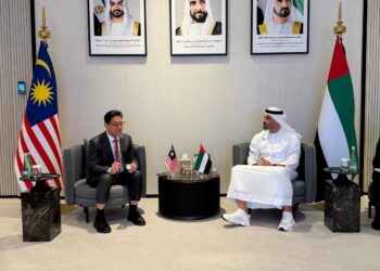 AZAM Baki mengadakan pertemuan dengan Humaid Obaid Abu Shibs di Ibu pejabat Pihak Berkuasa Akauntabiliti Emiriah Arab Bersatu di Abu Dhabi.