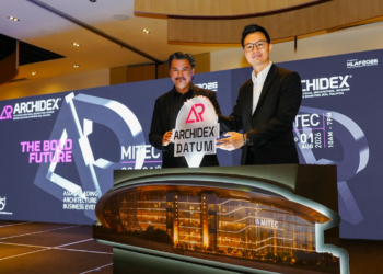 ADRIANTA Aziz (kiri) dan Jason Lim semasa merasmikan majlis pra-pelancaran ARCHIDEX 2026 di sini hari ini.