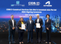 AHMAD MASLAN (tengah) bersama Sr. Nazir (kiri) bersama Haresh Khoobchandani (dua dari kanan),  Pengarah Serantau ASEAN Autodesk, Ivy Rayner (kanan), Ketua Pegawai Eksekutif CIDB Malaysia, Zainora Zainal (dua dari kiri) selepas menandatangani MoU antara kedua pihak.