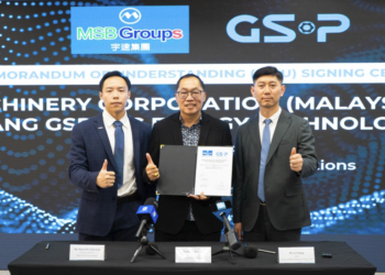 OW Kee Foo (tengah) bersama Pengarah Eksekutif MSB Global Group Berhad, Ow Chen Lun (kiri) dan Pengarah Zhejiang GSP&DC Energy Technology Co., Ltd,  Li Chang (kanan) selepas memeterai MoU antara kedua pihak.