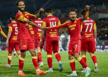 FAISAL Halim (kanan) menjadi harapan Selangor FC untuk merobek gawang negeri Sembilan FC, malam ini.