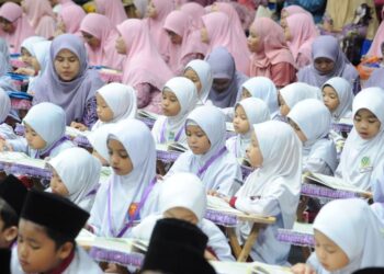 CADANGAN pelaksanaan kemasukan kanak-kanak berusia enam tahun ke Darjah Satu perlu melalui libat urus menyeluruh dengan semua pihak berkepentingan termasuk guru, PIBG, pengusaha tadika serta ibu bapa sebelum is dilaksanakan.