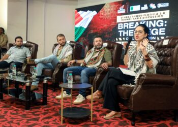 Kleoniki Alexopoulou (kanan) bercakap dalam Diskusi Meja Bulat GSF 2.0: Breaking The Siege di Wisma Mapim, Bangi, Selanor. Turut serta Thiago Avila (dua dari kiri), Saif Abukesyek (dua dari kanan) dan Muhammad Nadir Al-Nuri Kamaruzaman (kiri). – UTUSAN/ISKANDAR ISHAK