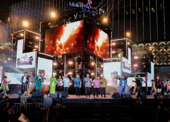 Perdana Menteri, Datuk Seri Anwar Ibrahim dan Menteri Pelancongan, Seni dan Budaya, Datuk Seri Tiong King Sing hadir ke Majlis Sambutan Tahun Baharu dan Pelancaran Tahun Melawat Malaysia 2026, di Jalan Bukit Bintang, di sini hari ini. Foto: SHIDDIEQIIN ZON