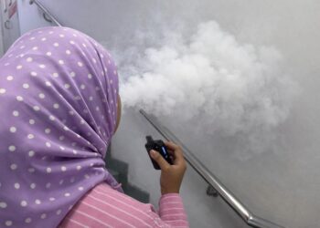 SEORANG ibu mengaku menghisap vape setiap hari dan hanya berhenti ketika mengandung serta berpantang, namun tidak berkekalan kerana ketagihan. GAMBAR HIASAN