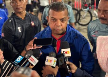 AYOB Khan Mydin Pitchay (tengah) ketika ditemui pemberita selepas acara kayuhan berbasikal 'PDRM Penang International Second Bridge Solidarity Fun Ride 2026' di Bayan Lepas, Pulau Pinang, hari ini.