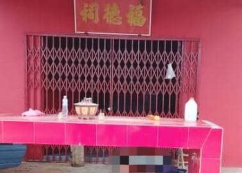 Mangsa meninggal dunia dipercayai dibunuh di kawasan perkuburan Cina di Jalan Lumba Kuda, Padawan tengah hari semalam.