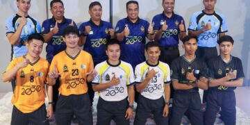 BARISAN pemain, pengurus dan jurulatih skuad Pulau Pinang yang akan bersaing pada Kejohanan Sepak Takraw Jemputan Piala TYT Yang Dipertua Negeri Pulau Pinang bermula esok.-UTUSAN/DANIAL SAAD
