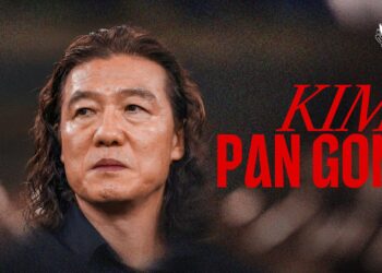 KIM PAN GON bukan asing dalam kalangan peminat tempatan, malah reputasinya sebagai jurulatih berdisiplin tinggi dan menekankan struktur permainan moden menjadikan kehadirannya kembali ke Liga Super sebagai satu tarikan besar.-IHSAN SFC