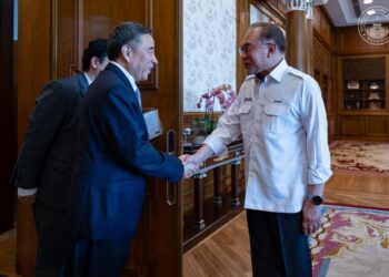 PERDANA Menteri, Datuk Seri Anwar Ibrahim menerima kunjungan Pengerusi China Communications Construction Co. Ltd. (CCCC), Song Hailiang bersama delegasi