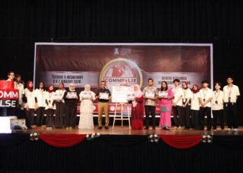 PELANCARAN buku MassComm Rembau: Pulsing Through a Decennium disempurnakan oleh Exco Pembangunan Belia dan Sukan Negeri Sembilan, Datuk Mustapha Nagoor bersempena penganjuran program COMMPULSE – #Disconnected: A World ‘Without’ Media (COMMPULSE) di Dewan Biduanda, Kampus Rembau.