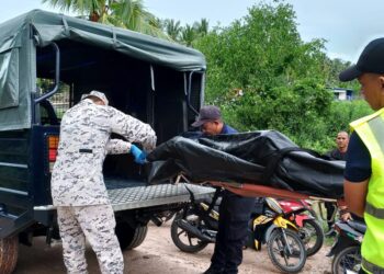 MAYAT Mohd. Saiful Azli Ahmad dihantar ke Hospital Sultanah Nora Ismail, Batu Pahat, Johor bagi tindakan lanjut.