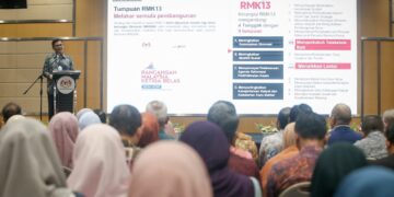 AKMAL Nasrullah Mohd Nasir ketika berucap sempena Majlis Amanat Menteri Ekonomi dan Perhimpunan Bulan Januari 2026. - UTUSAN/FAIZ ALIF ZUBIR