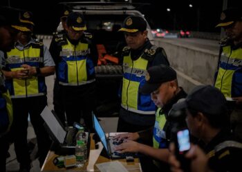 OPERASI  Khas Kenderaan Perdagangan Peringkat Negeri Selangor di Hentian Rawat dan Rehat Dengkil (Utara). - UTUSAN/FAIZ ALIF ZUBIR